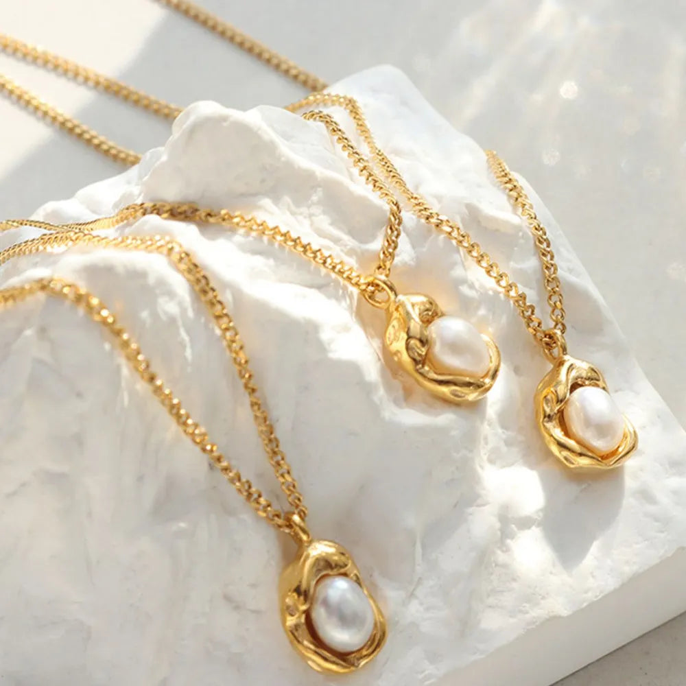 Collier avec pendentif en perles plaqué or 18 carats - Les secrets de Cath
