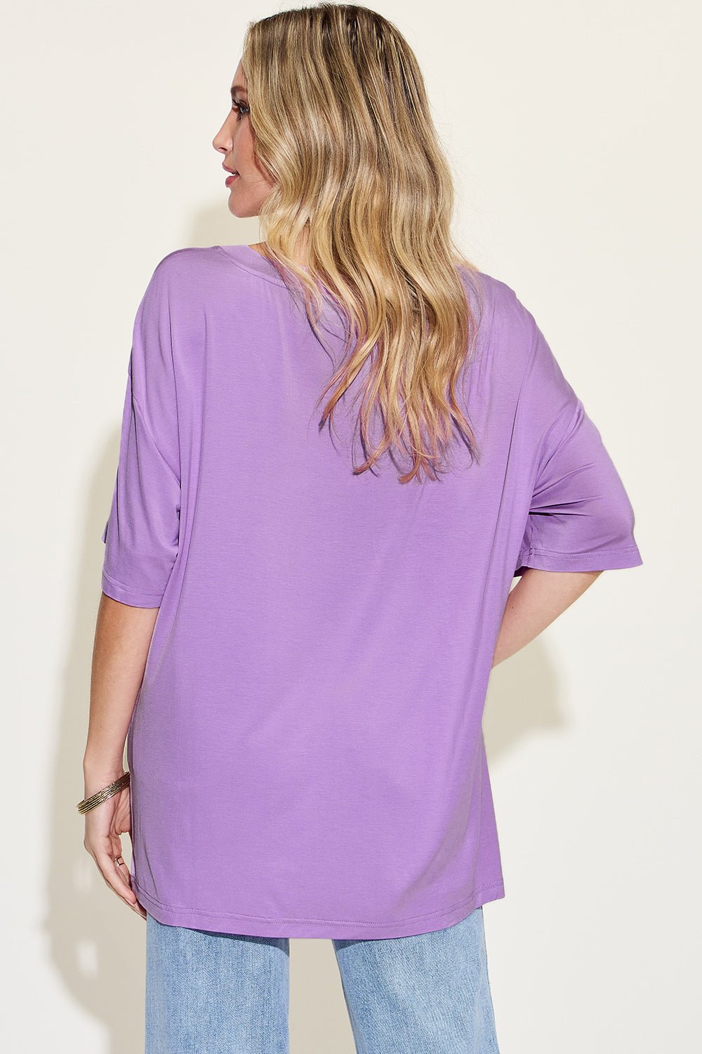 T-shirt Basic Bae en bambou à col en V et épaules tombantes - Les secrets de Cath