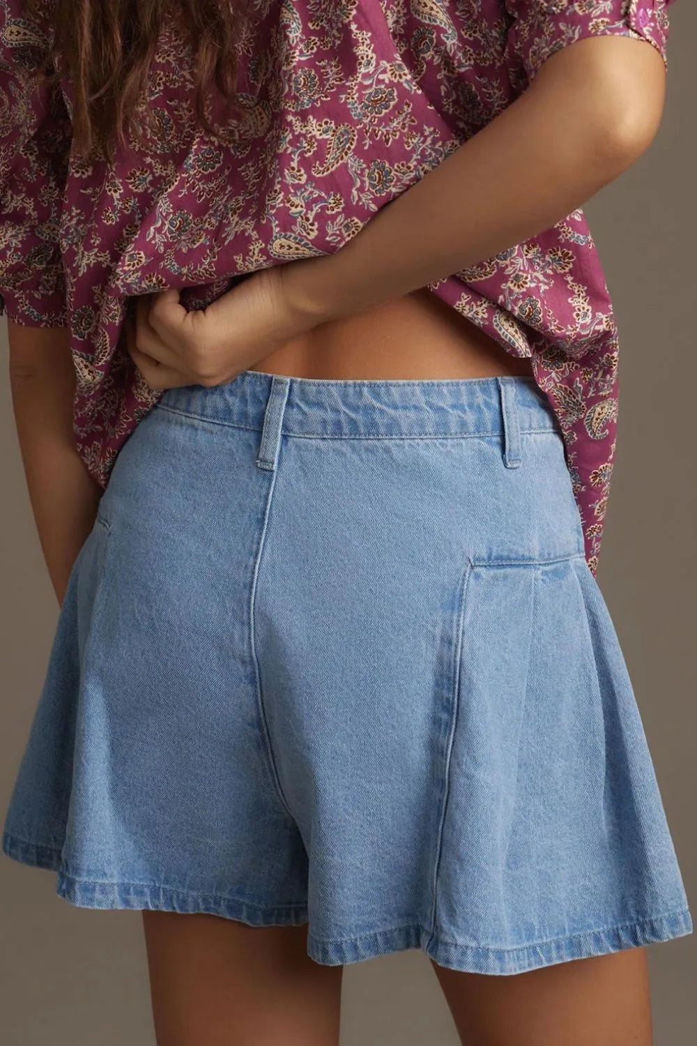 Pleated Patchwork Panel Lightweight Denim Shorts - Les secrets de Cath