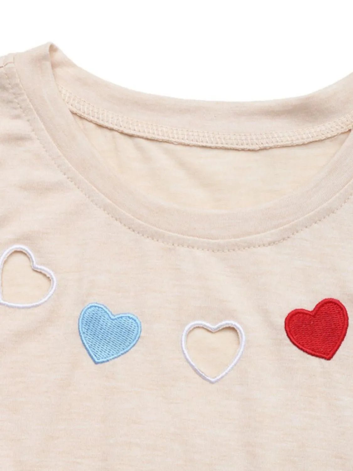 T-shirt à manches courtes et col rond avec motif cœur - Les secrets de Cath