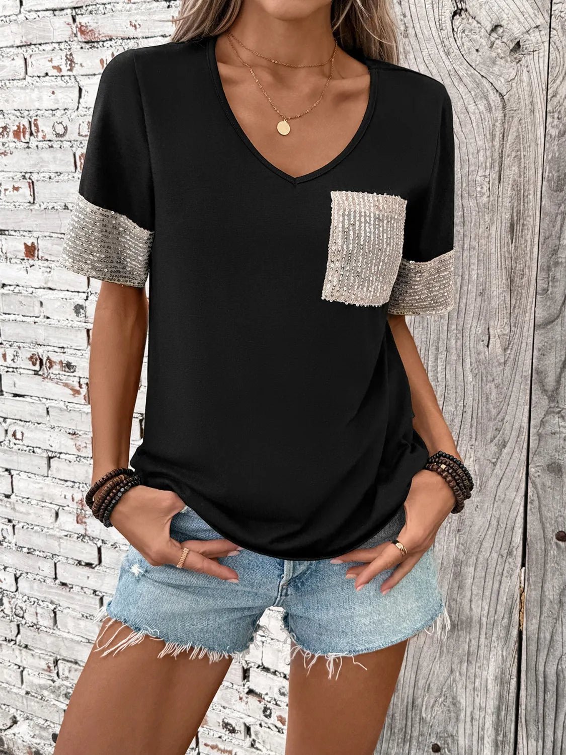 T-shirt à manches courtes et col en V à paillettes - Les secrets de Cath