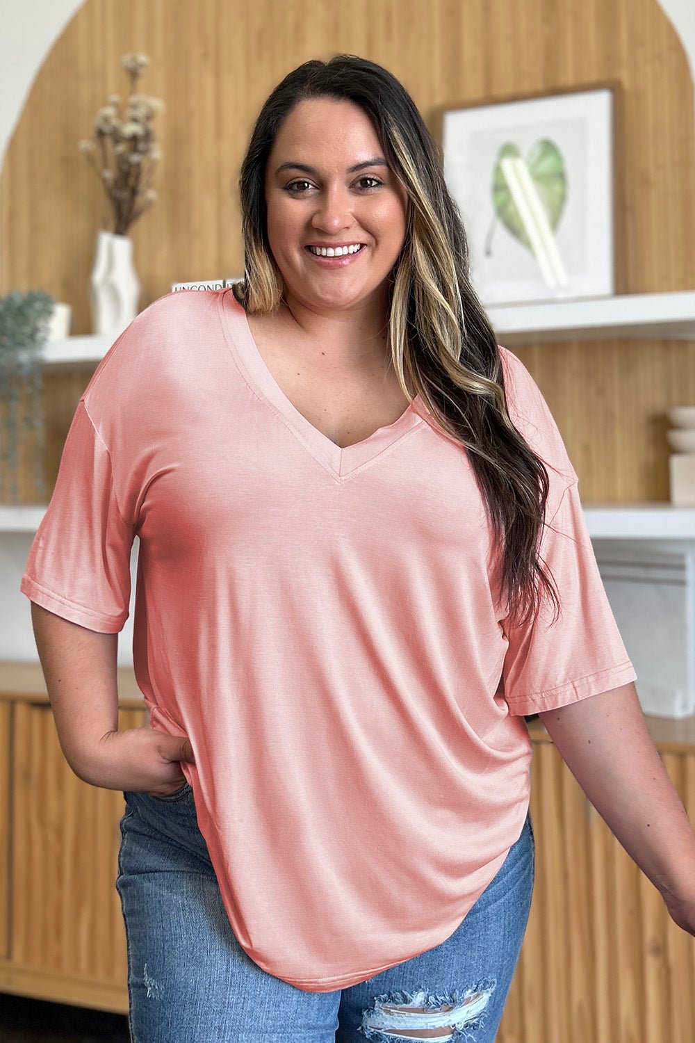 T-shirt Basic Bae en bambou à col en V et épaules tombantes - Les secrets de Cath