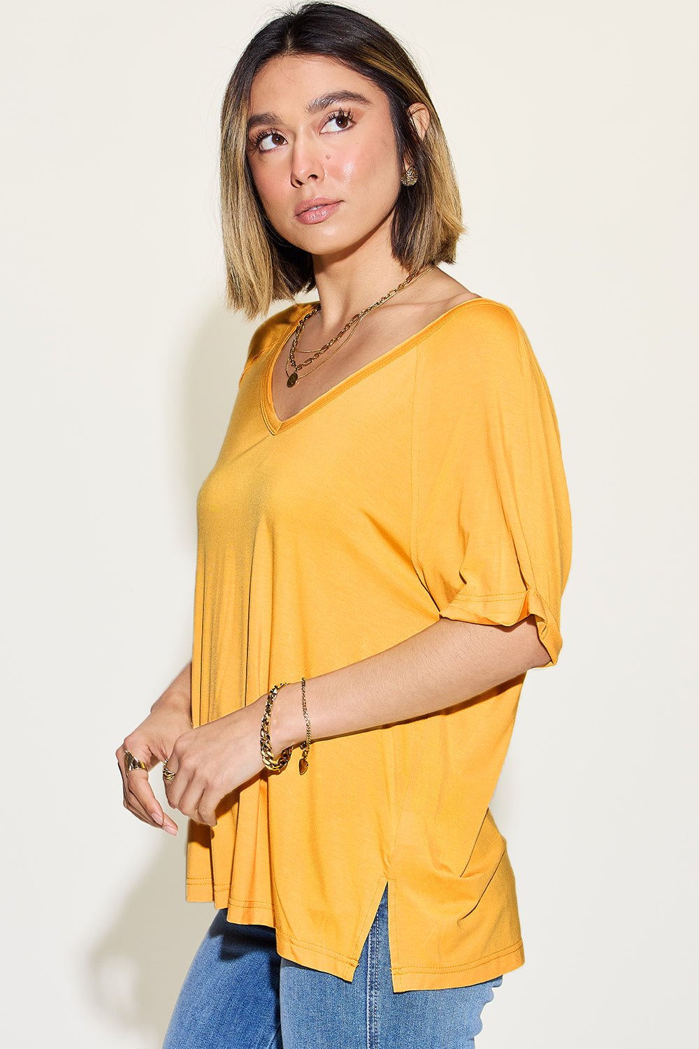 T-shirt Basic Bae à manches courtes et col en V en bambou - Les secrets de Cath