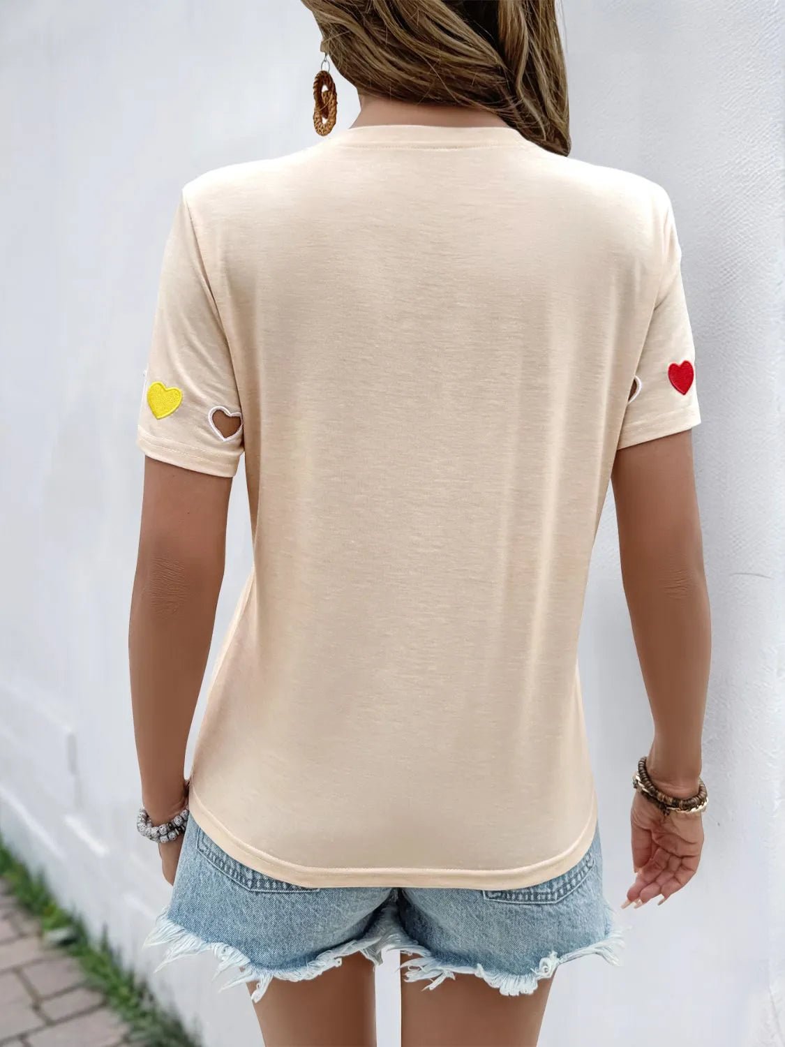 T-shirt à manches courtes et col rond avec motif cœur - Les secrets de Cath