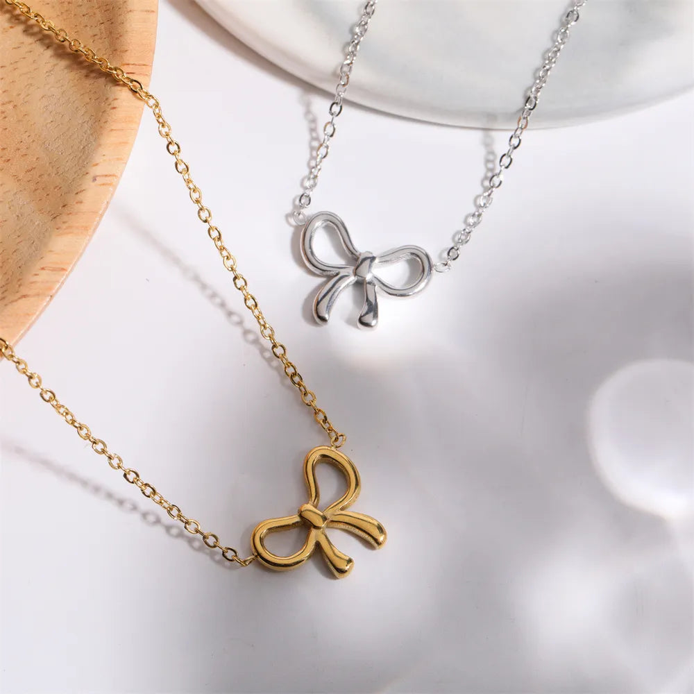 Collier avec pendentif en forme de nœud en acier titane - Les secrets de Cath