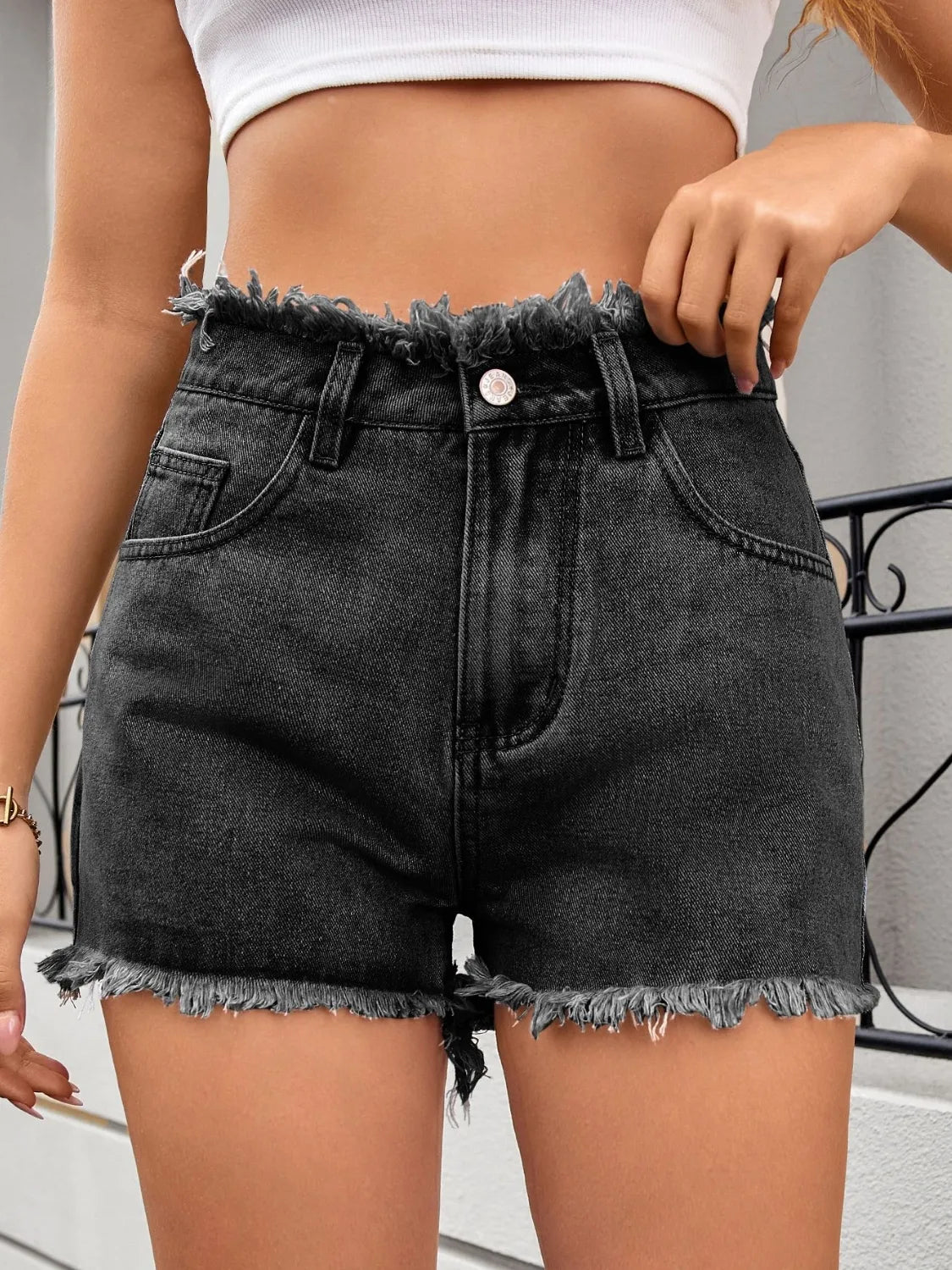Washed Raw Hem Denim Shorts - Les secrets de Cath
