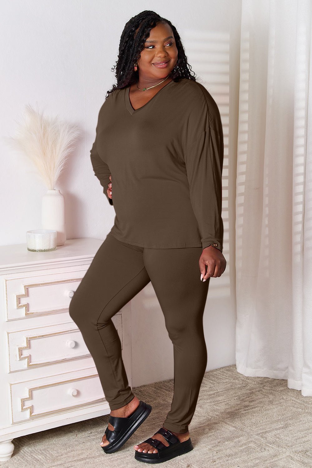 Basic Bae Bamboo Full Size V-Neck Long Sleeve Top and Pants Lounge Set - Les secrets de Cath