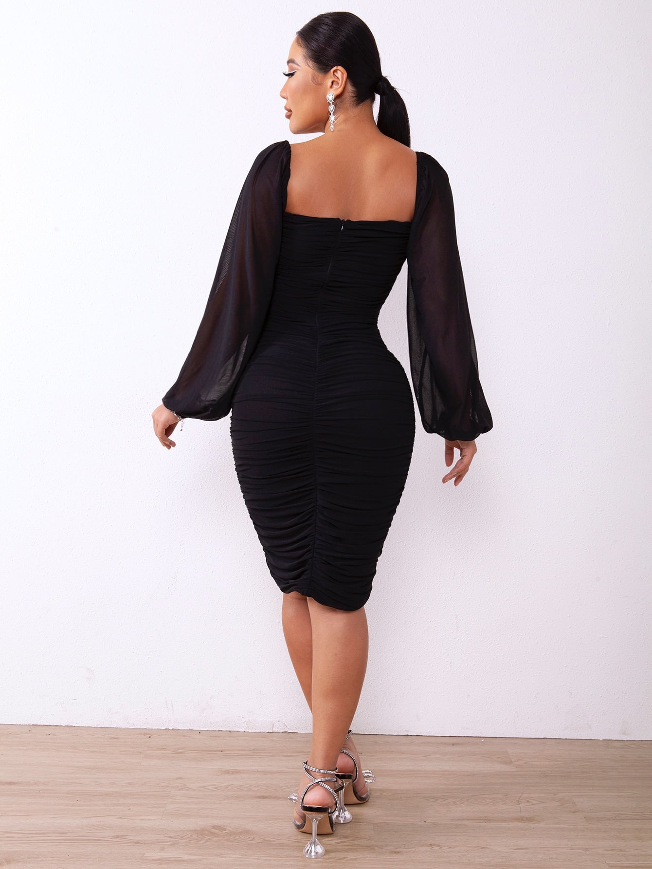 Zip-Back Ruched Bodycon Dress - Les secrets de Cath