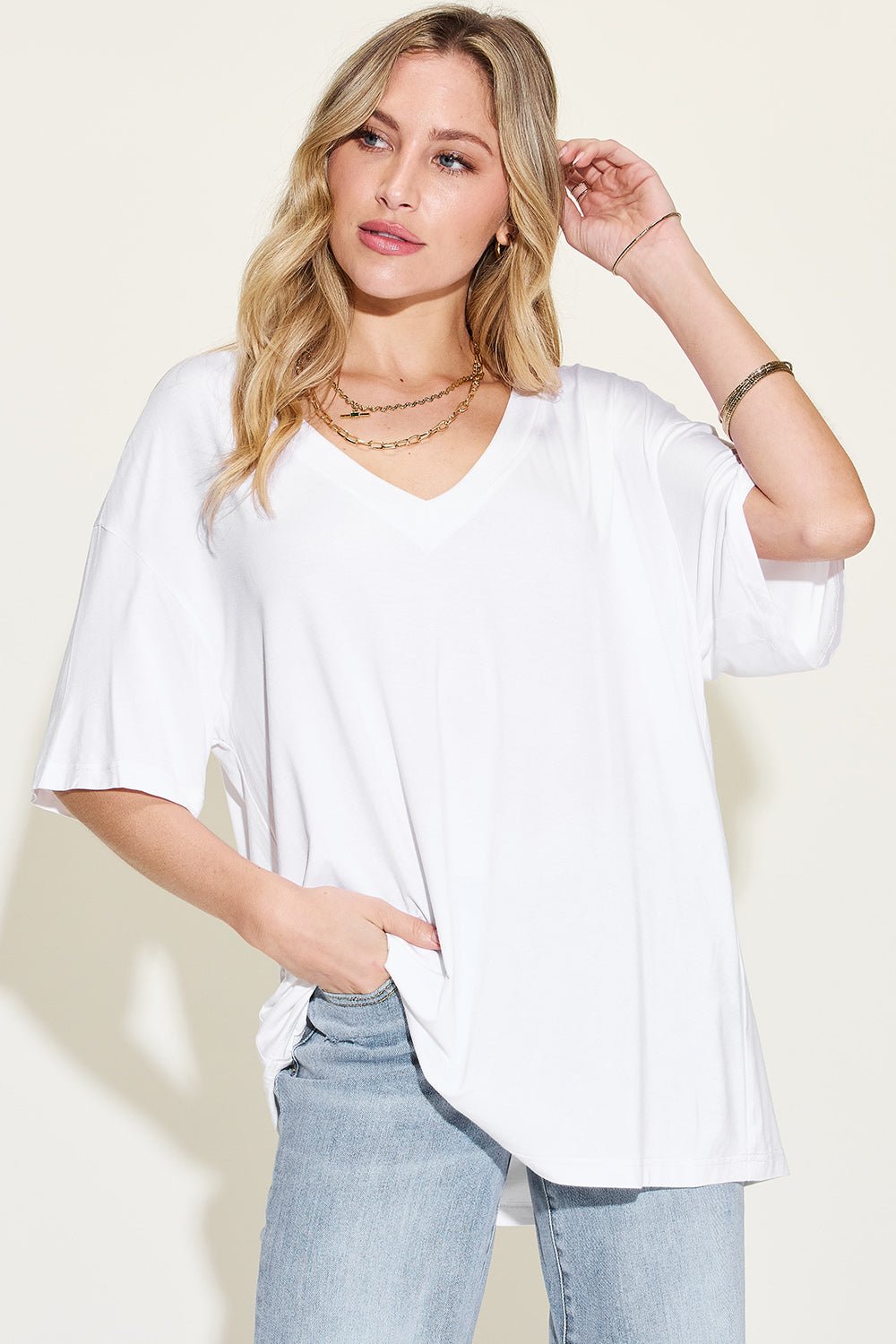 T-shirt Basic Bae en bambou à col en V et épaules tombantes - Les secrets de Cath