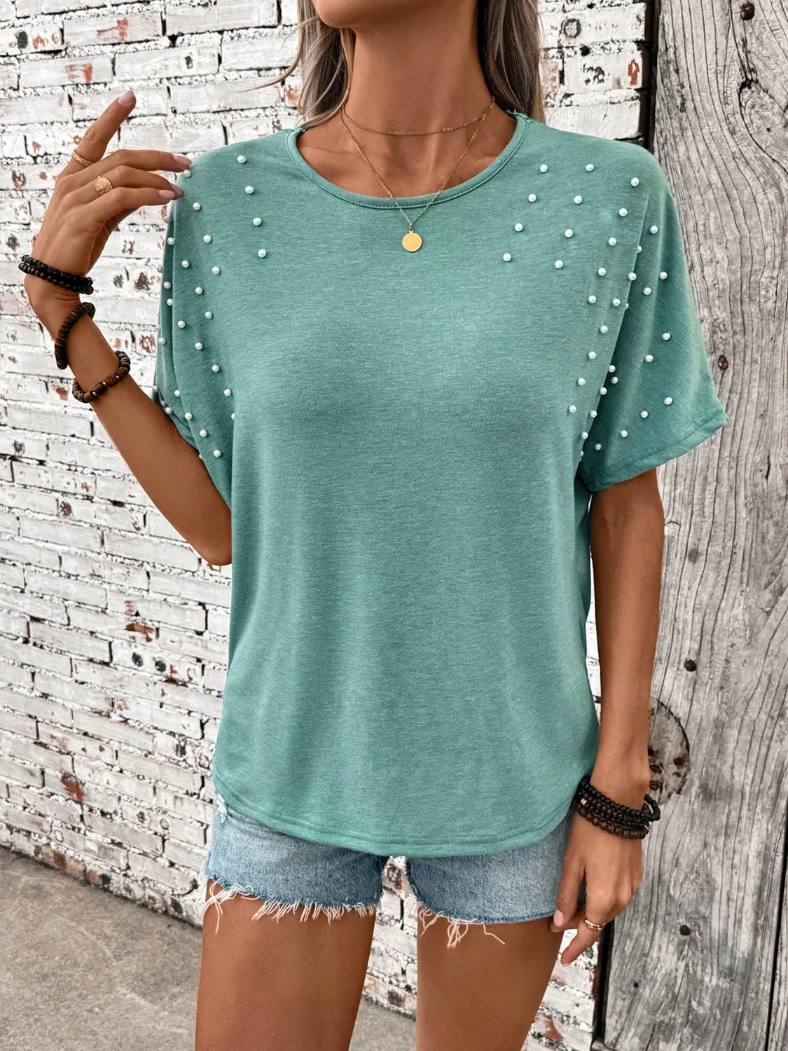 T-shirt à manches courtes et col rond avec détails en perles - Les secrets de Cath
