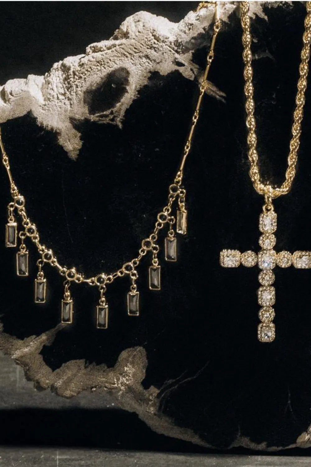 Collier avec pendentif croix en laiton et zircon incrusté - Les secrets de Cath