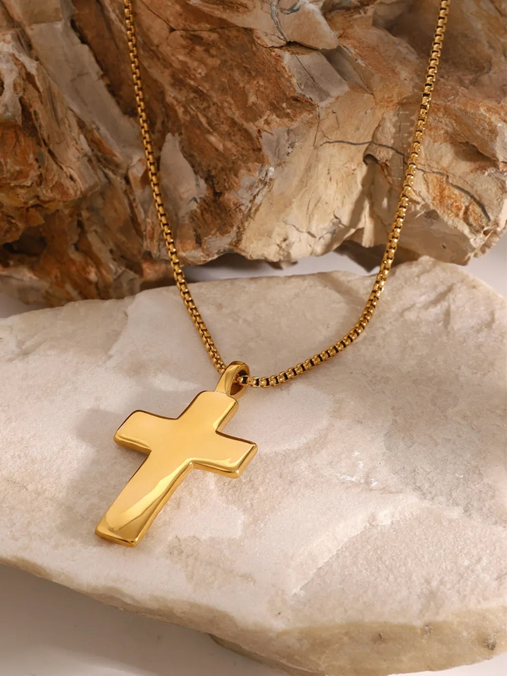 Collier croix en zircon incrusté plaqué or 18 carats - Les secrets de Cath