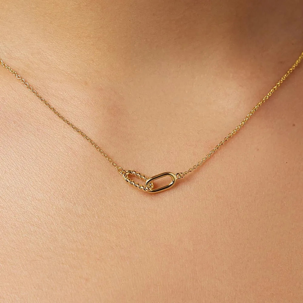Collier en acier titane entrelacé - Les secrets de Cath