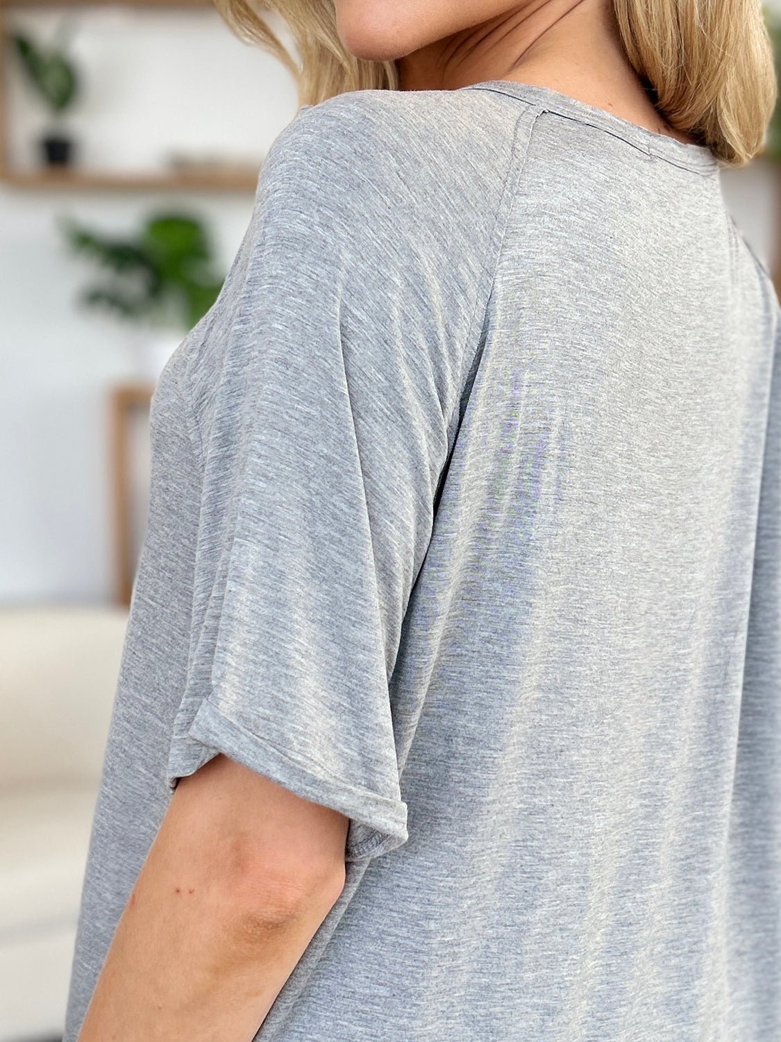 T-shirt Basic Bae à manches courtes et col en V en bambou - Les secrets de Cath