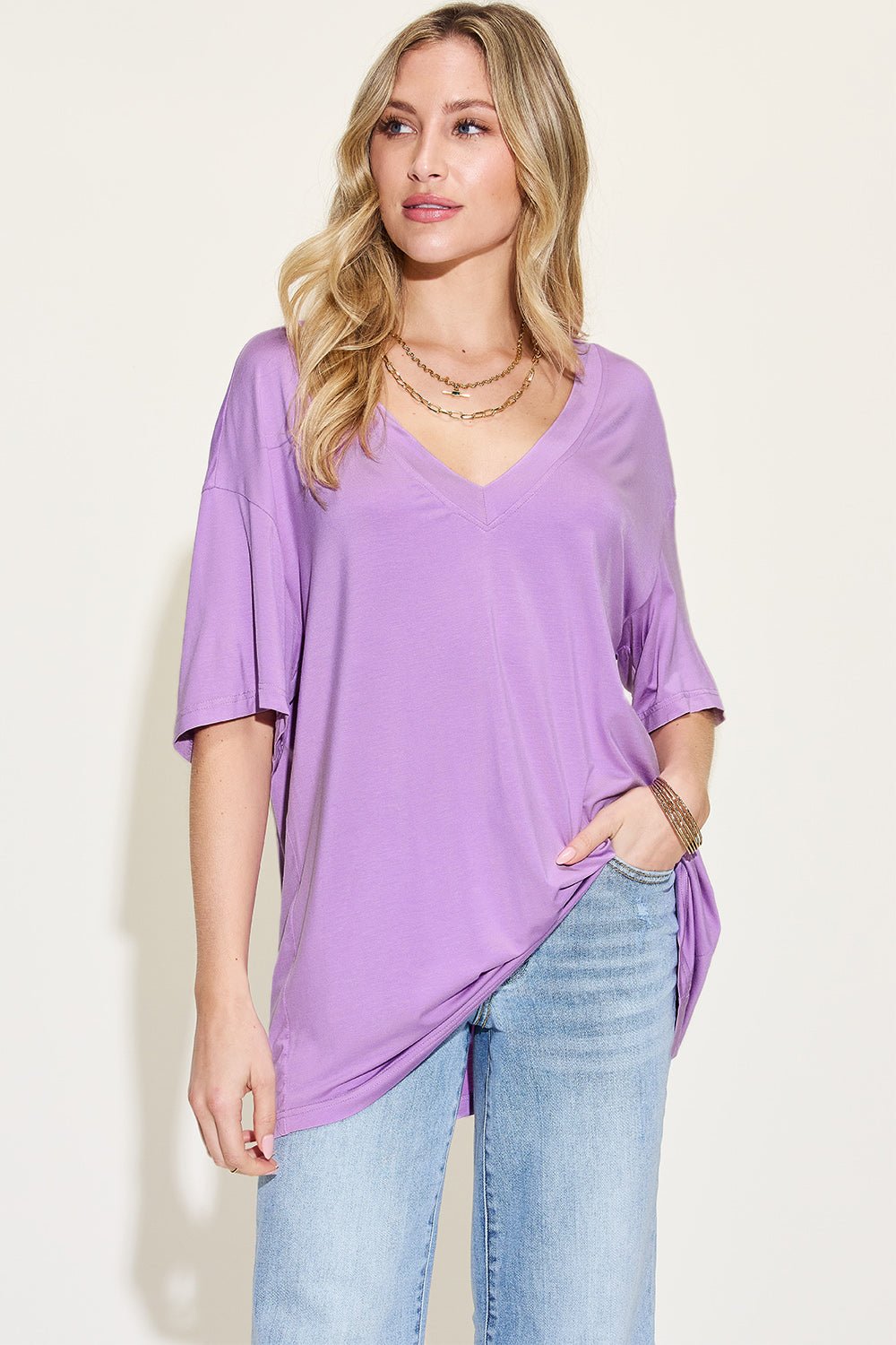 T-shirt Basic Bae en bambou à col en V et épaules tombantes - Les secrets de Cath