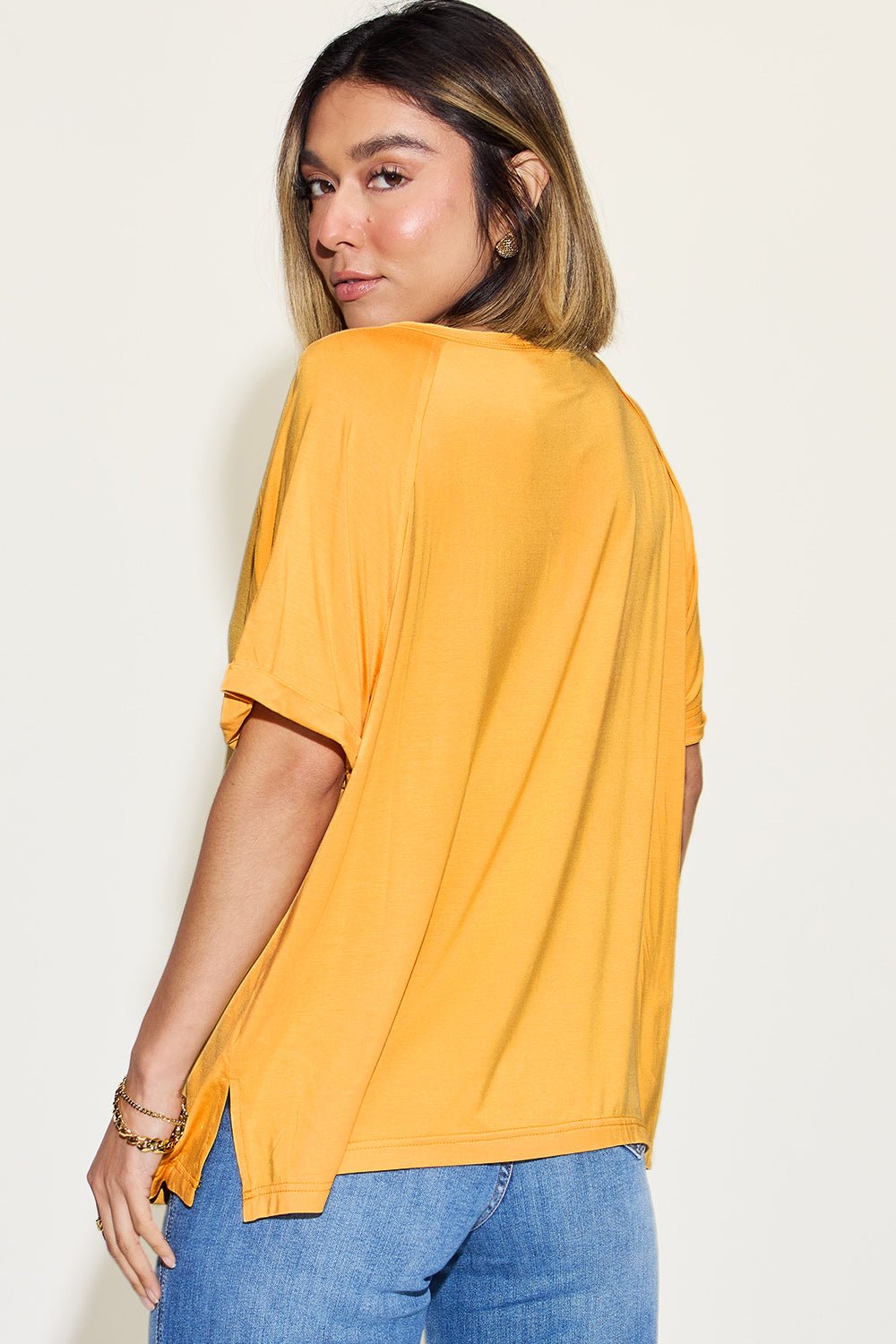 T-shirt Basic Bae à manches courtes et col en V en bambou - Les secrets de Cath