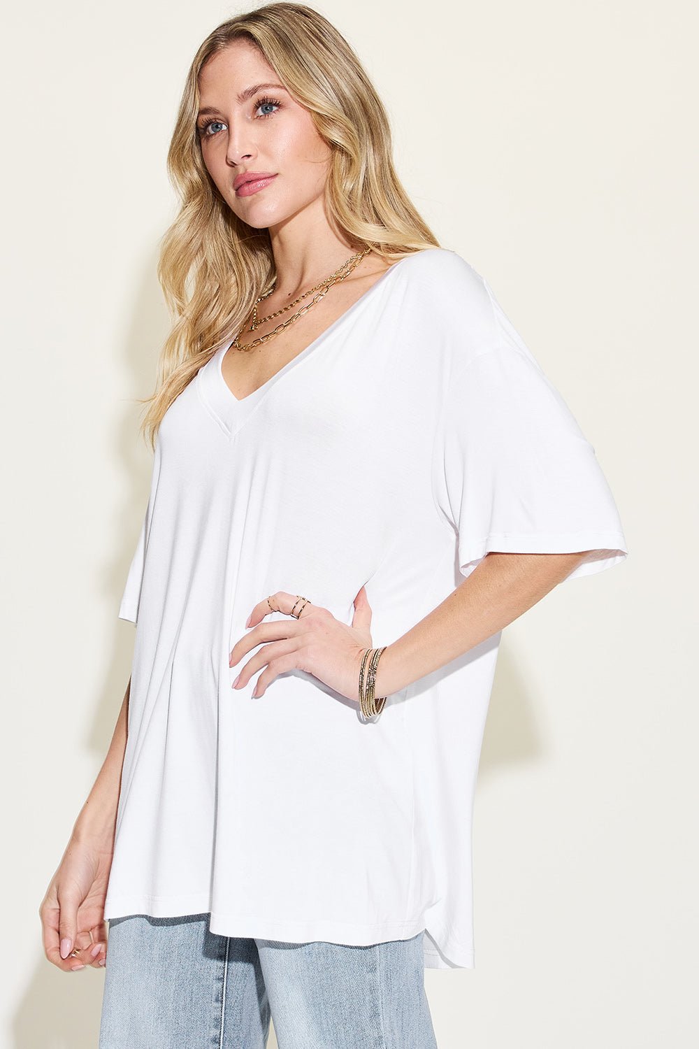 T-shirt Basic Bae en bambou à col en V et épaules tombantes - Les secrets de Cath