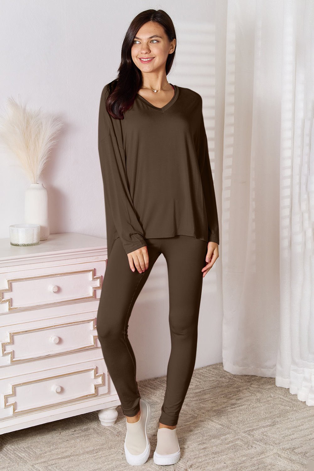Basic Bae Bamboo Full Size V-Neck Long Sleeve Top and Pants Lounge Set - Les secrets de Cath