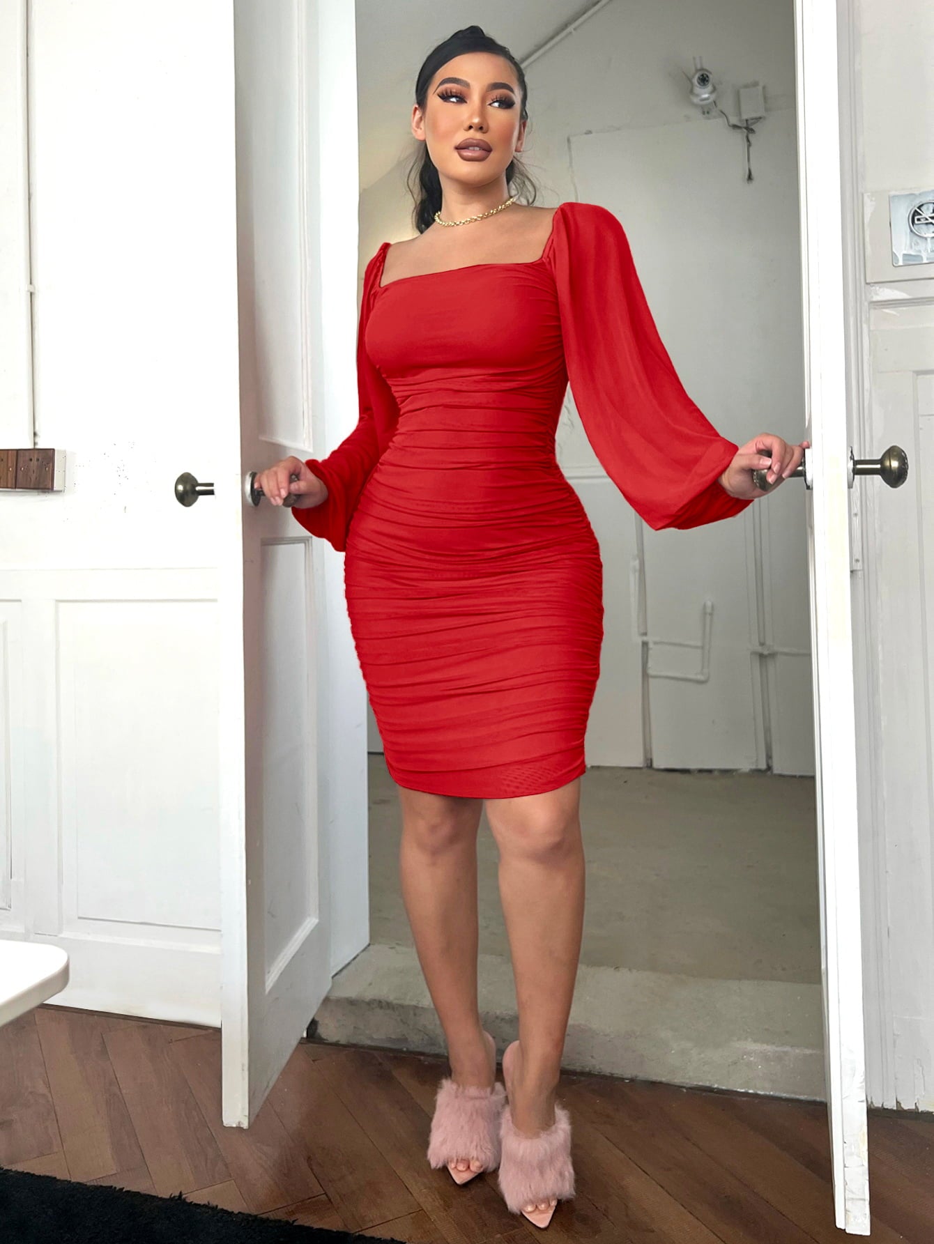 Zip-Back Ruched Bodycon Dress - Les secrets de Cath
