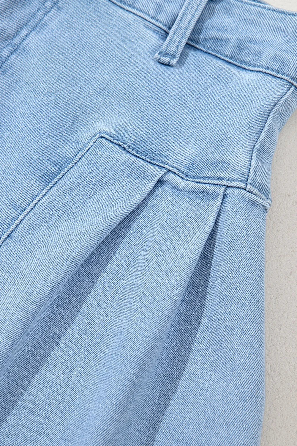Pleated Patchwork Panel Lightweight Denim Shorts - Les secrets de Cath