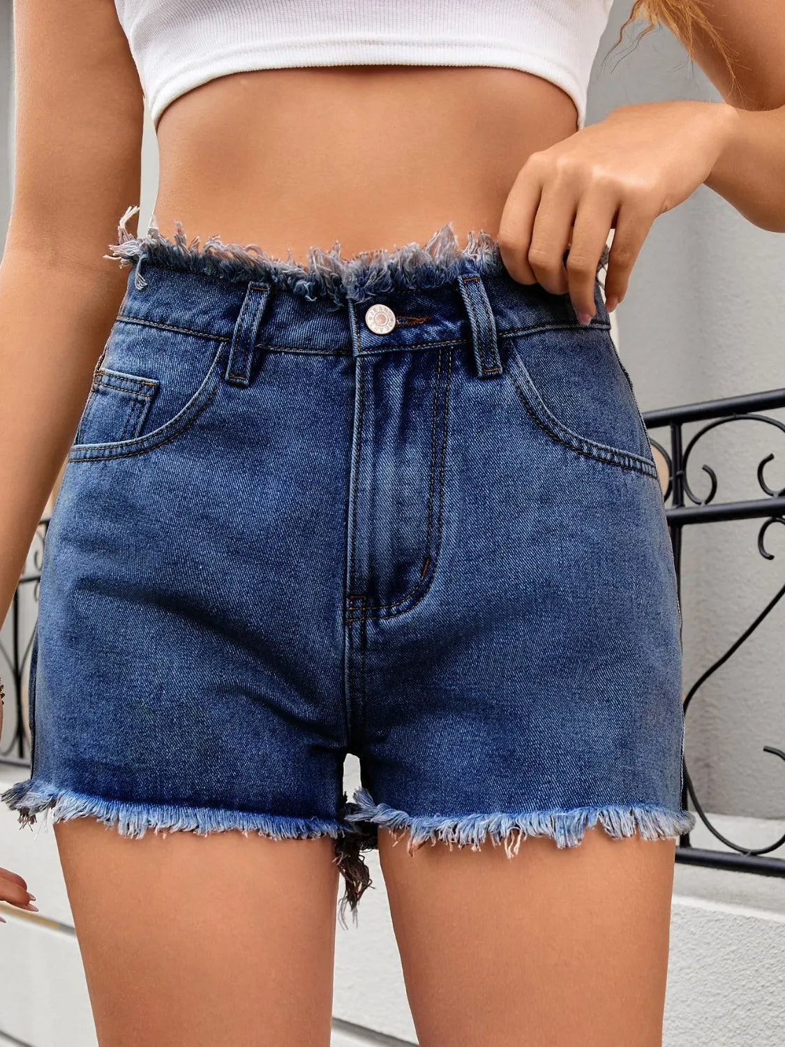 Washed Raw Hem Denim Shorts - Les secrets de Cath