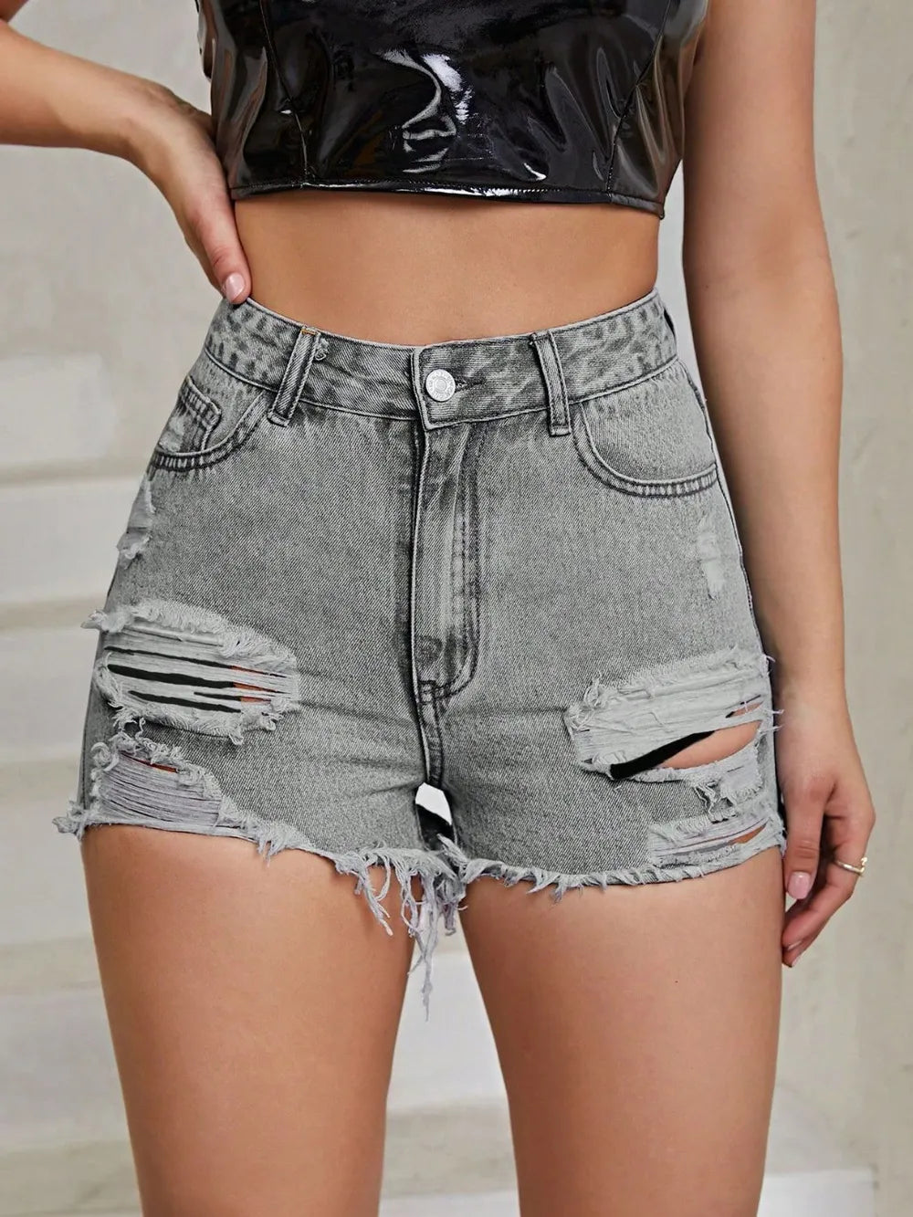 Distressed Raw Hem High Rise Denim Shorts - Les secrets de Cath