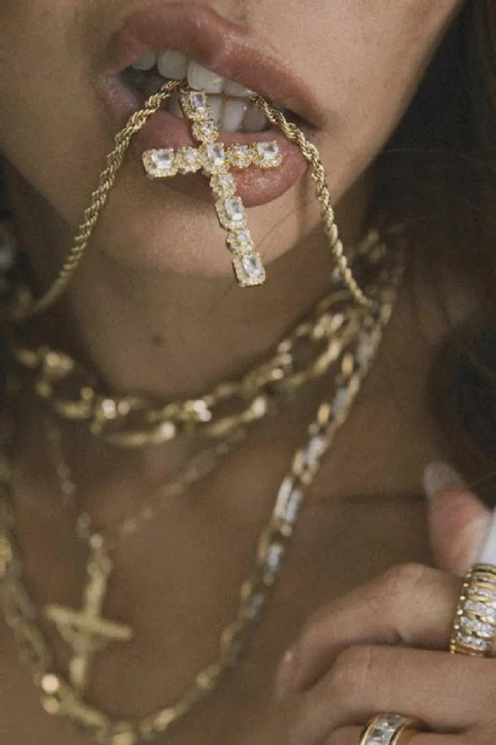 Collier avec pendentif croix en laiton et zircon incrusté - Les secrets de Cath