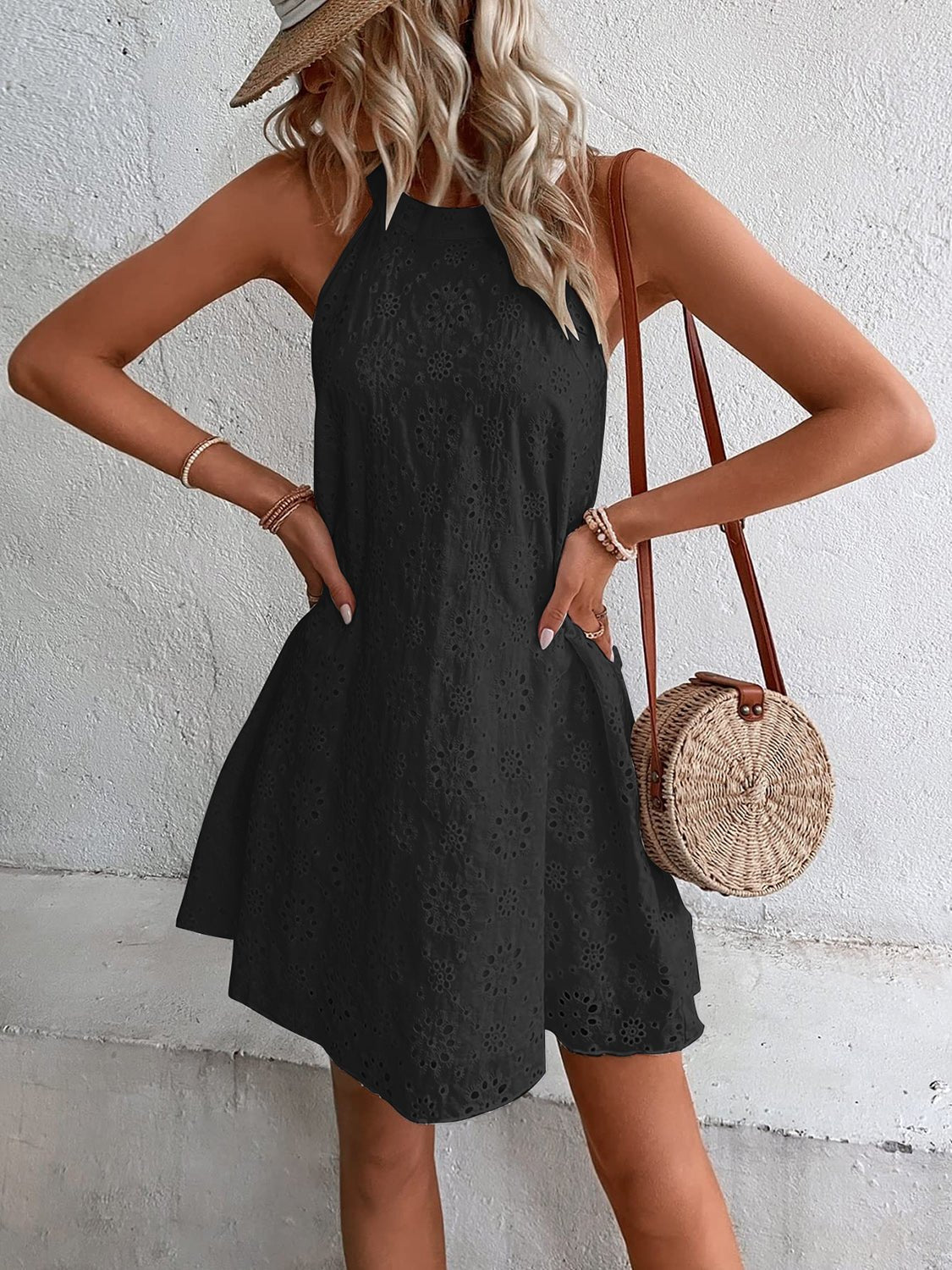 Mini-robe à œillets et col grec - Les secrets de Cath