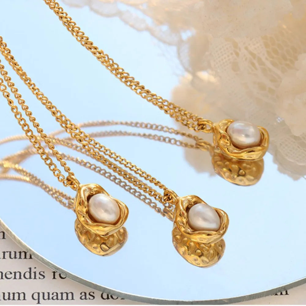 Collier avec pendentif en perles plaqué or 18 carats - Les secrets de Cath