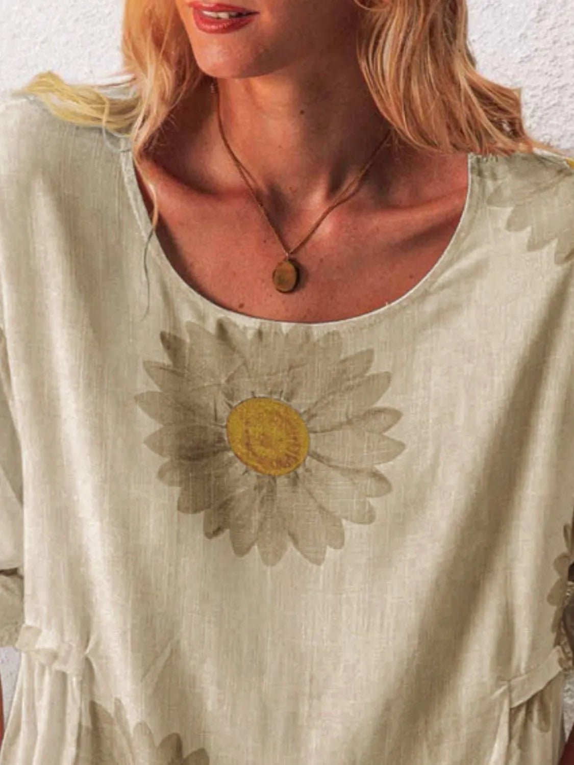 T-shirt à manches courtes et col rond avec imprimé floral - Les secrets de Cath