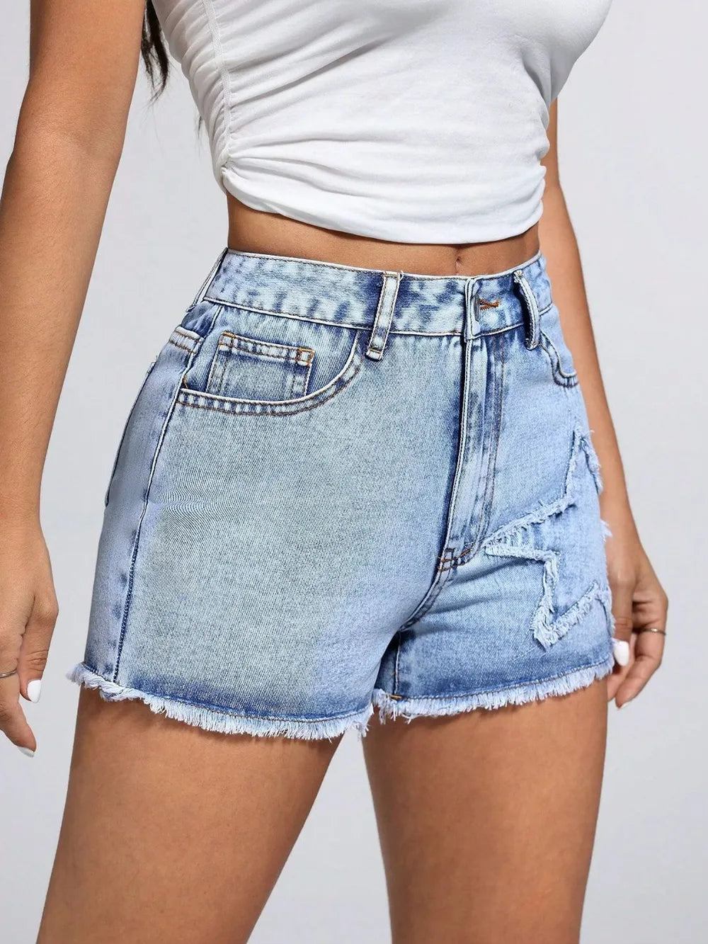 Star Raw Hem Denim Shorts - Les secrets de Cath