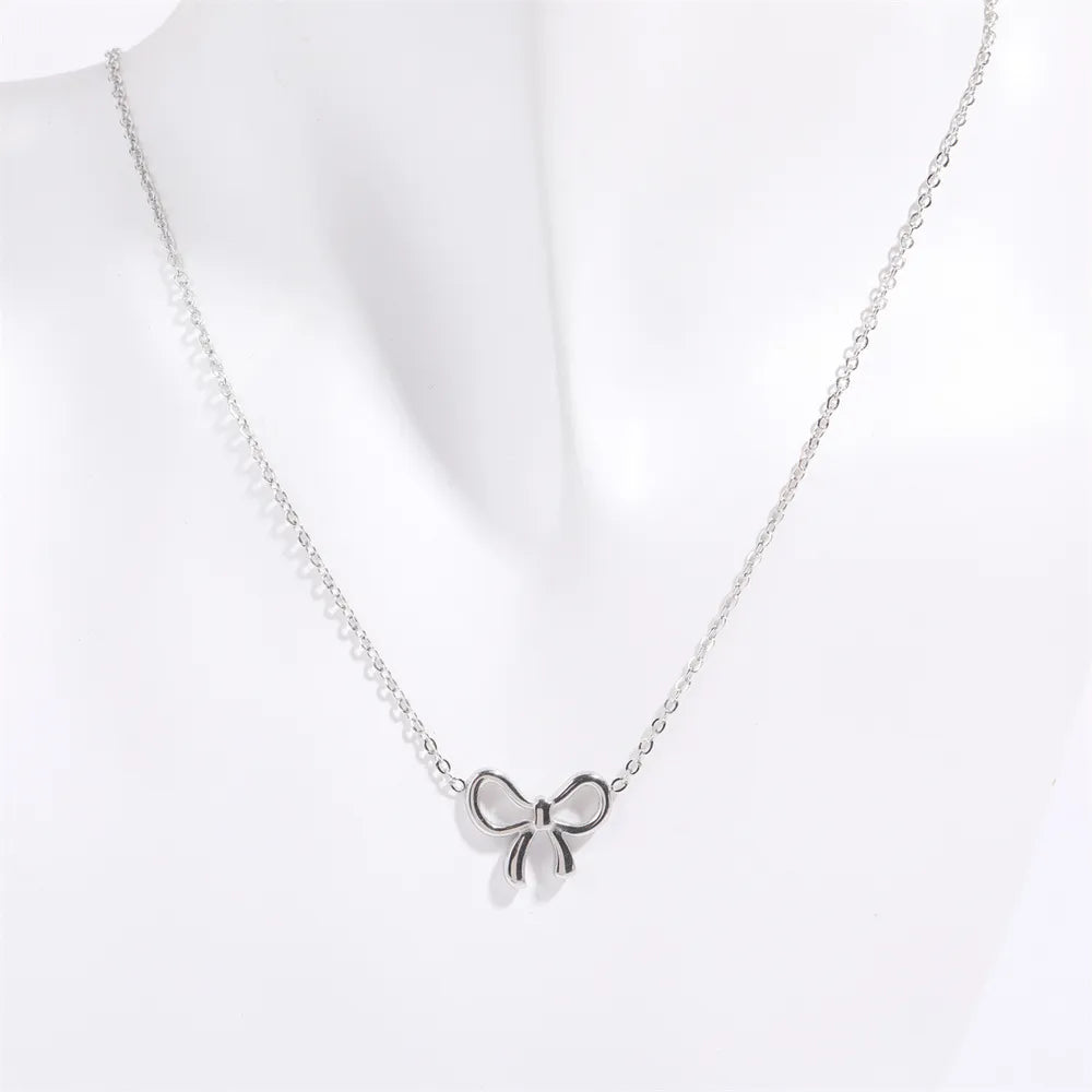 Collier avec pendentif en forme de nœud en acier titane - Les secrets de Cath