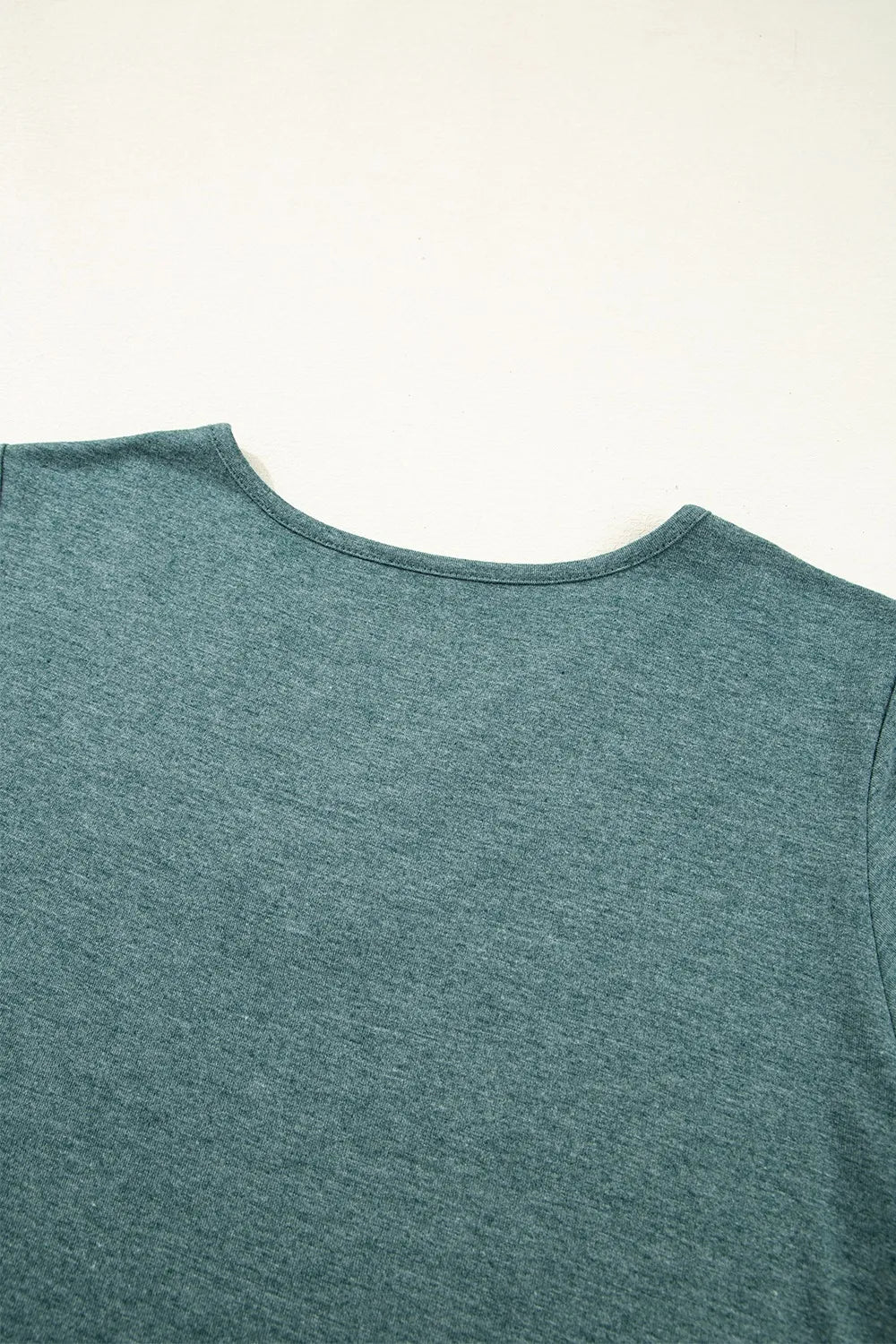 T-shirt à manches courtes et col en V - Les secrets de Cath