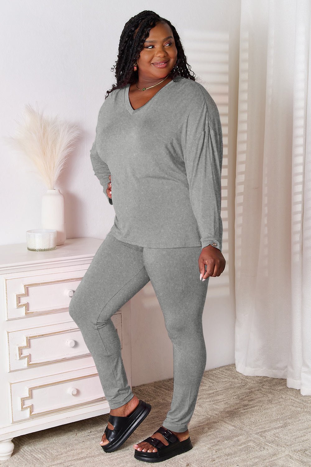 Basic Bae Bamboo Full Size V-Neck Long Sleeve Top and Pants Lounge Set - Les secrets de Cath