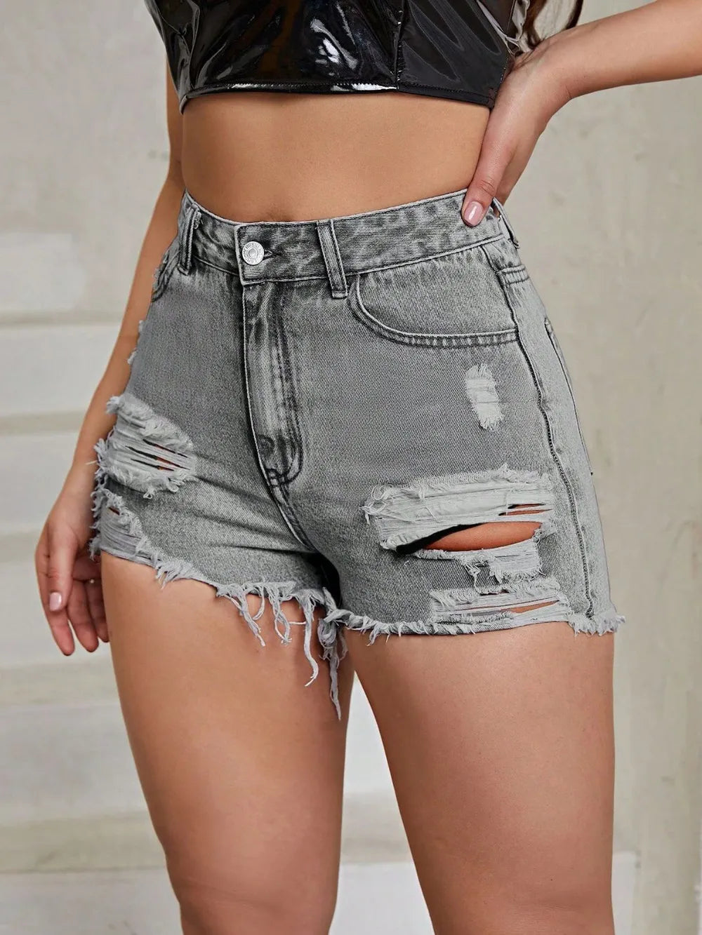 Distressed Raw Hem High Rise Denim Shorts - Les secrets de Cath