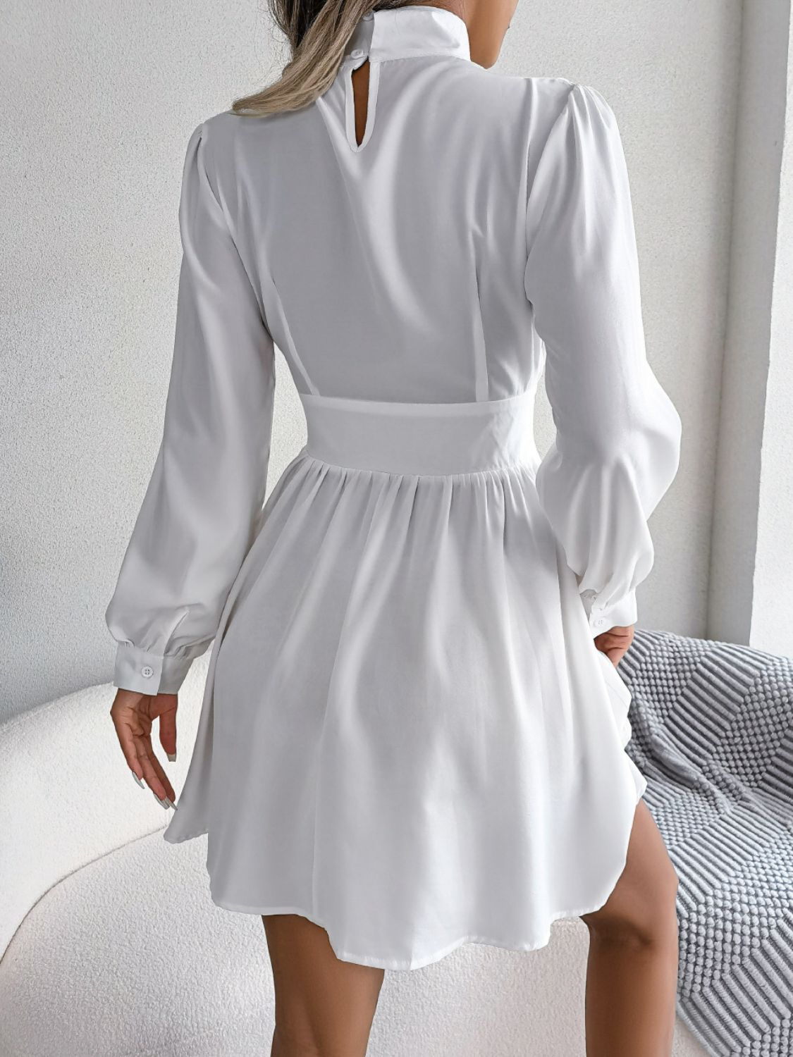 Mini-robe trapèze à col roulé et découpes - Les secrets de Cath