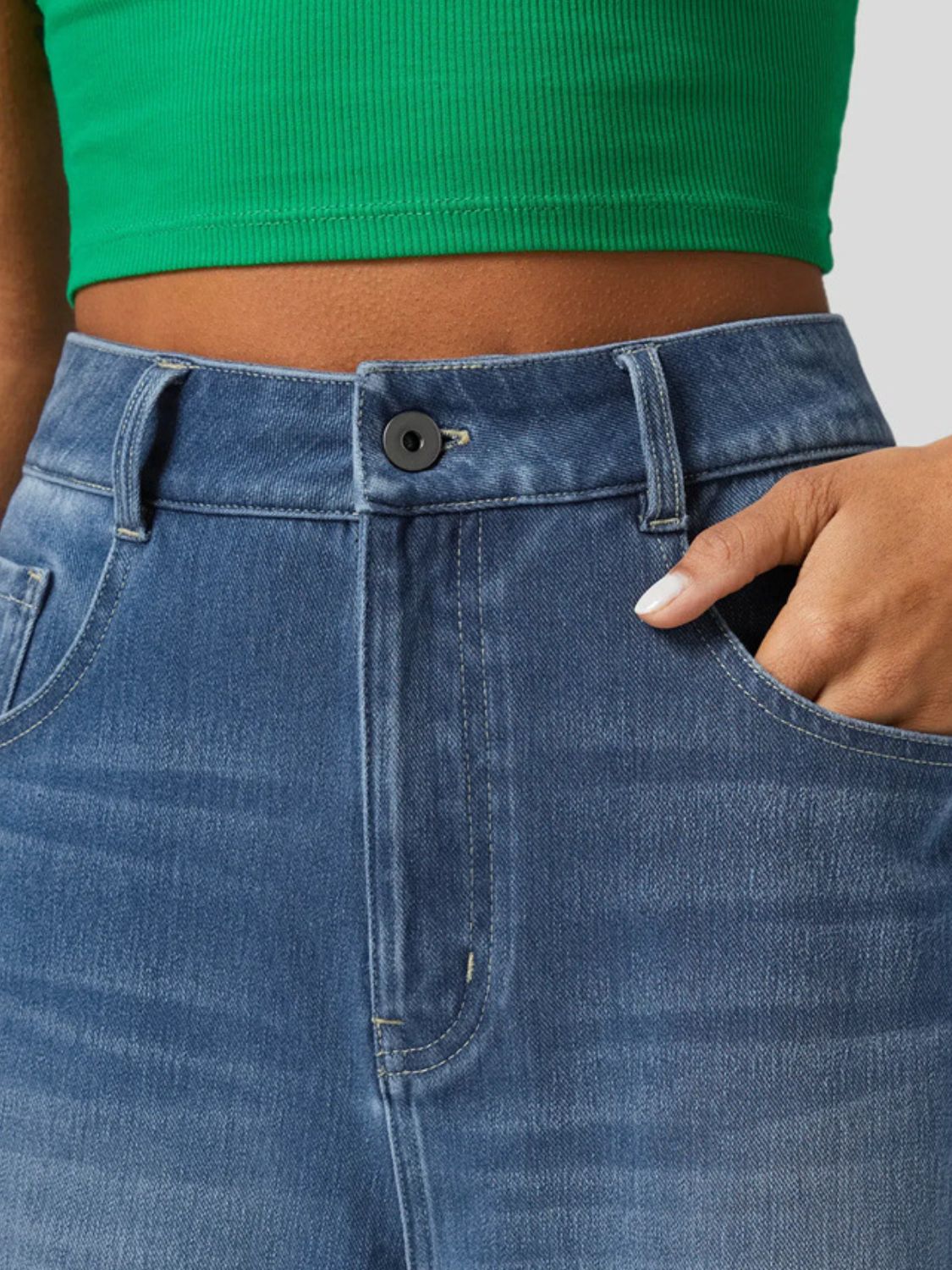 Jean taille haute à jambe droite et retroussée - Les secrets de Cath