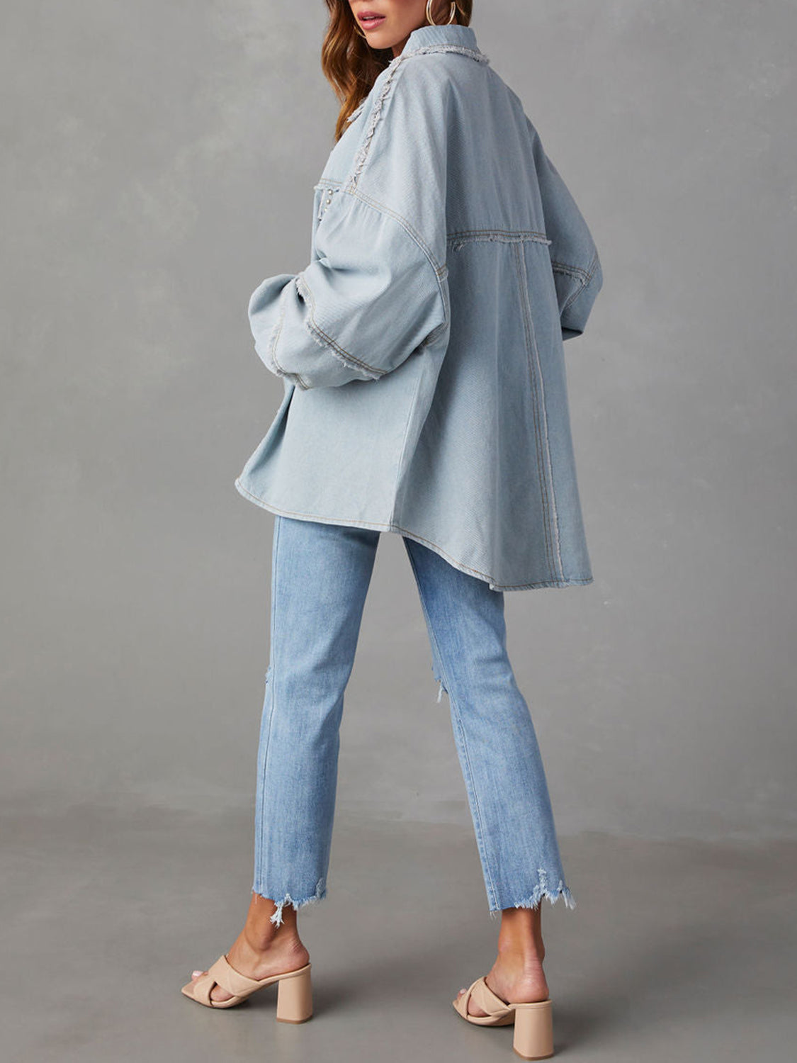 Button Down Raw Hem Denim Jacket - Les secrets de Cath