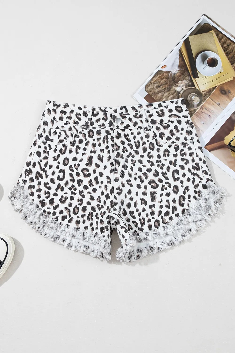Leopard Frayed Hem Denim Shorts - Les secrets de Cath