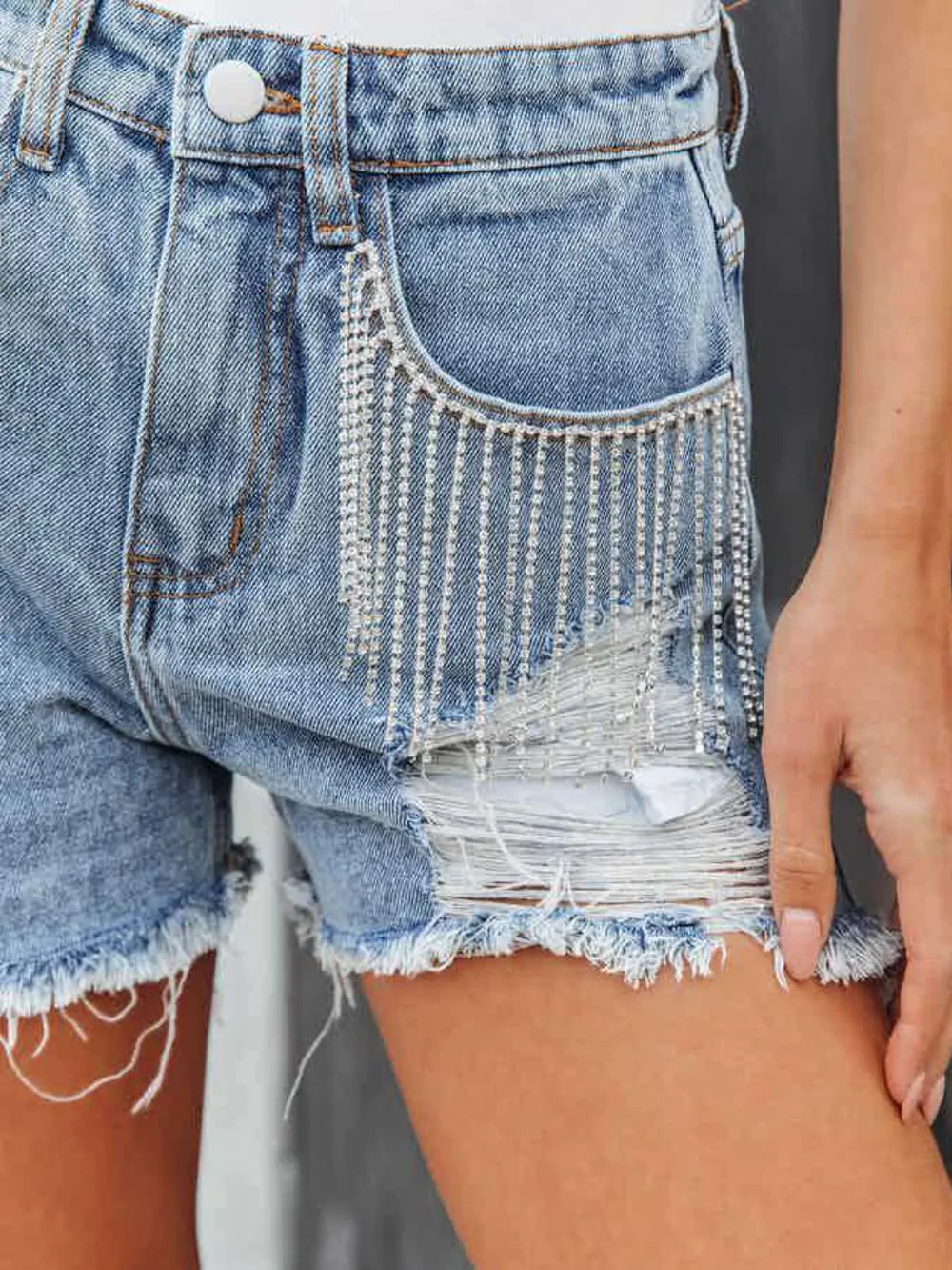 Distressed Fringe Denim Shorts with Pockets - Les secrets de Cath