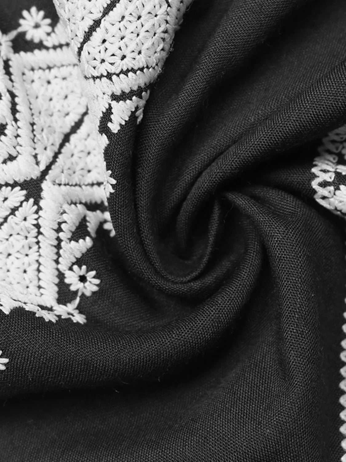 Débardeur brodé à pompons - Les secrets de Cath