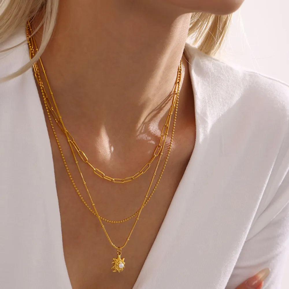 Collier de perles de coquillage plaqué or 18 carats - Les secrets de Cath