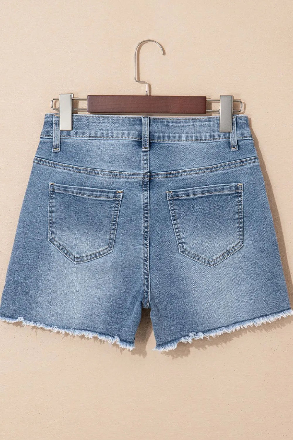 Pearl Beaded Raw Hem Wash Denim Shorts - Les secrets de Cath