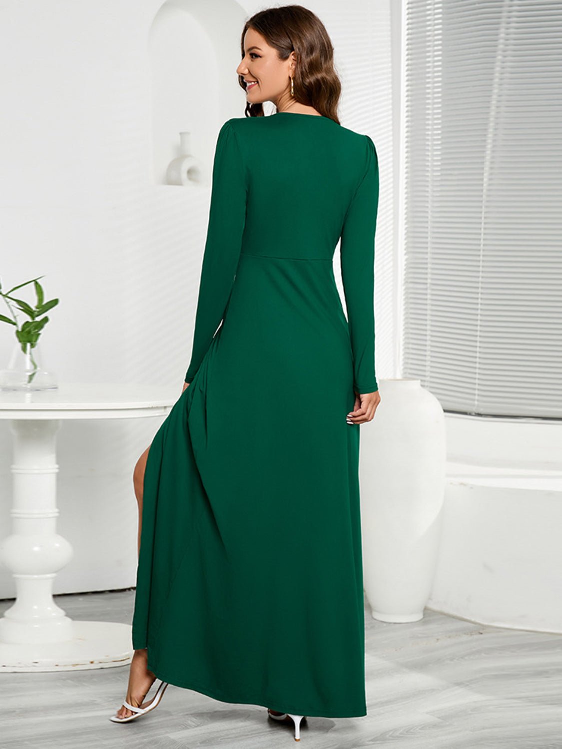 Robe fendue à manches longues et col en V - Les secrets de Cath