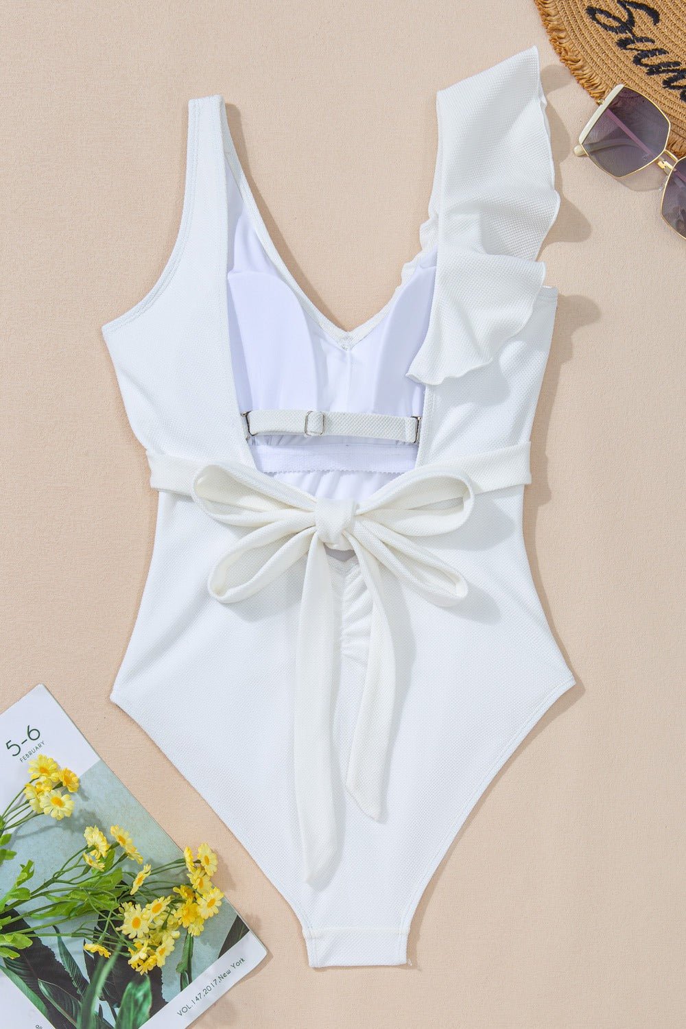 Maillot de bain une pièce à volants et col en V à larges bretelles - Les secrets de Cath