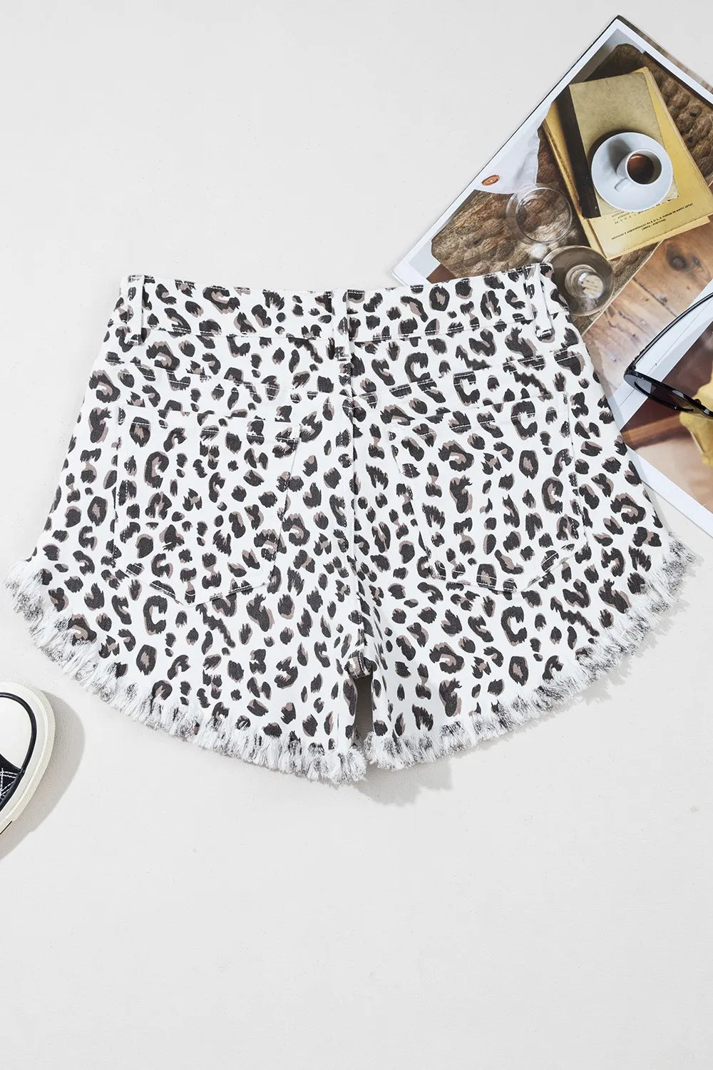 Leopard Frayed Hem Denim Shorts - Les secrets de Cath
