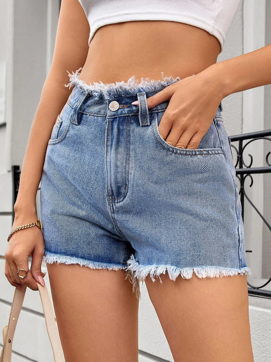 Washed Raw Hem Denim Shorts - Les secrets de Cath