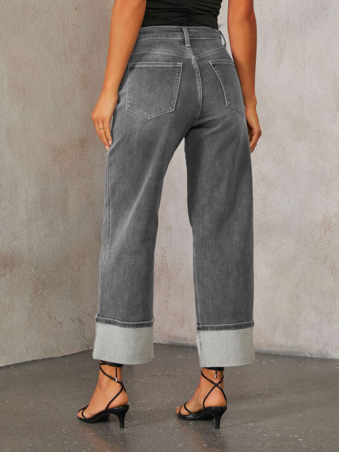 Jean taille haute à jambe droite et retroussé - Les secrets de Cath