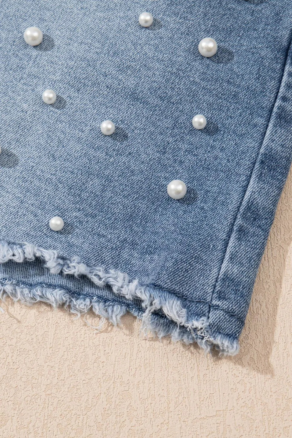 Pearl Beaded Raw Hem Wash Denim Shorts - Les secrets de Cath