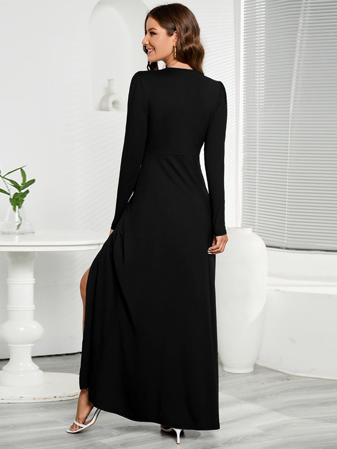 Robe fendue à manches longues et col en V - Les secrets de Cath
